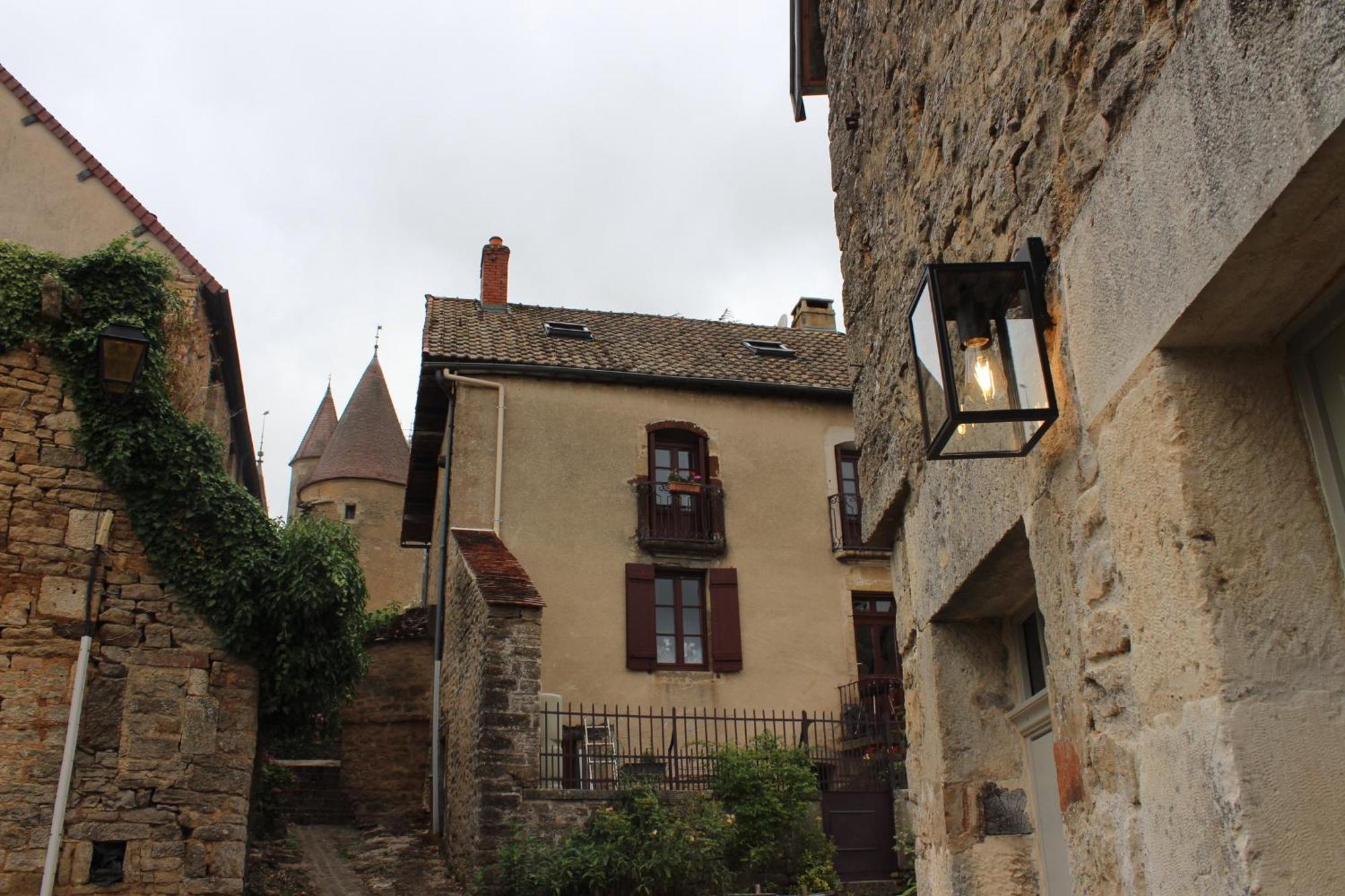 Chateauneuf Suites Exterior photo