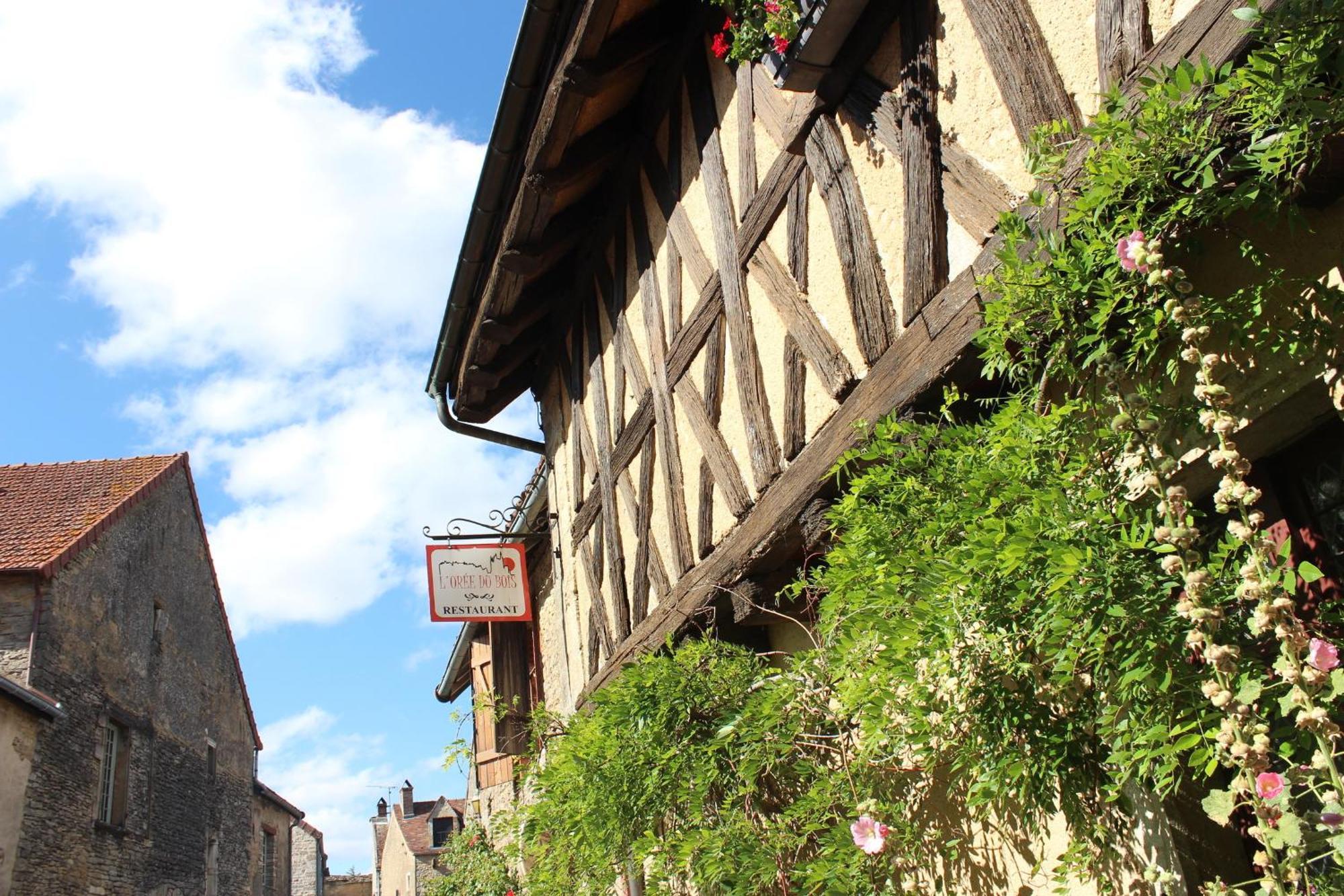 Chateauneuf Suites Exterior photo