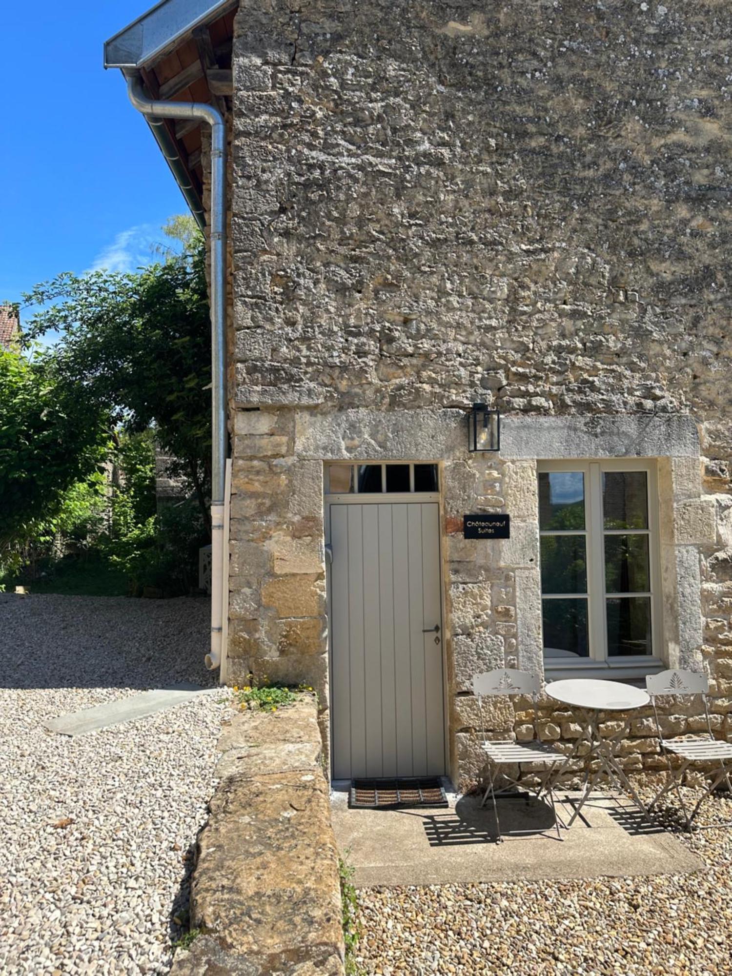 Chateauneuf Suites Exterior photo