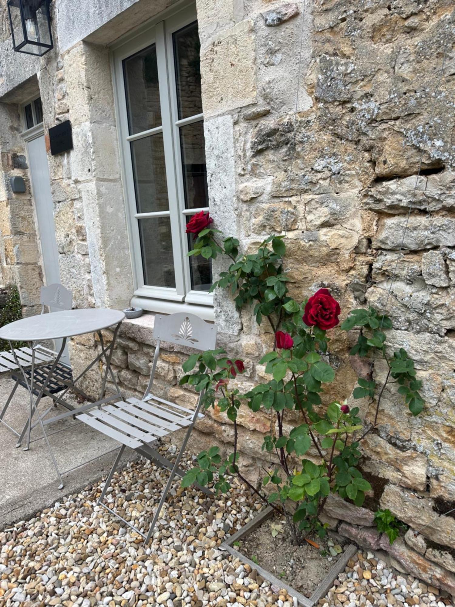 Chateauneuf Suites Exterior photo